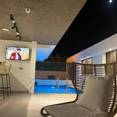 Mad Lara Hotel