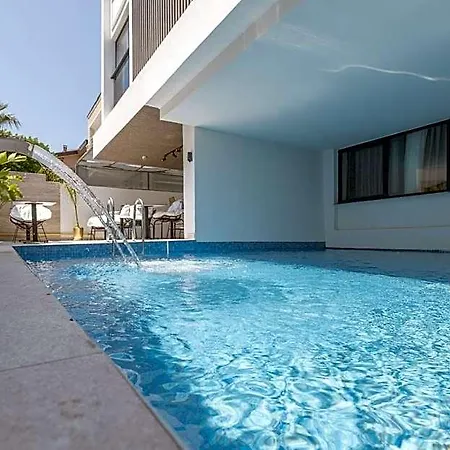 Mad Lara Hotel